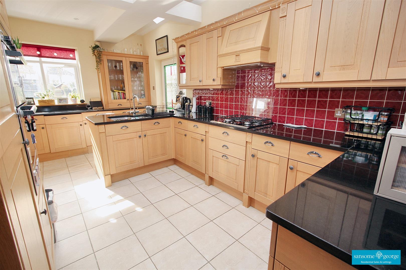 3 bed property in Wendover Way, Reading